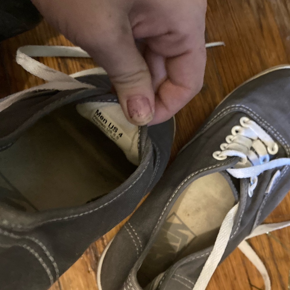 VANS - Picture 3 of 4